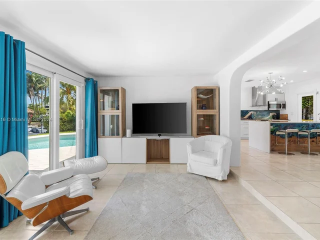 806 Argonaut Is, Dania Beach FL 33004