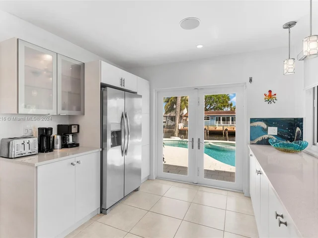 806 Argonaut Is, Dania Beach FL 33004