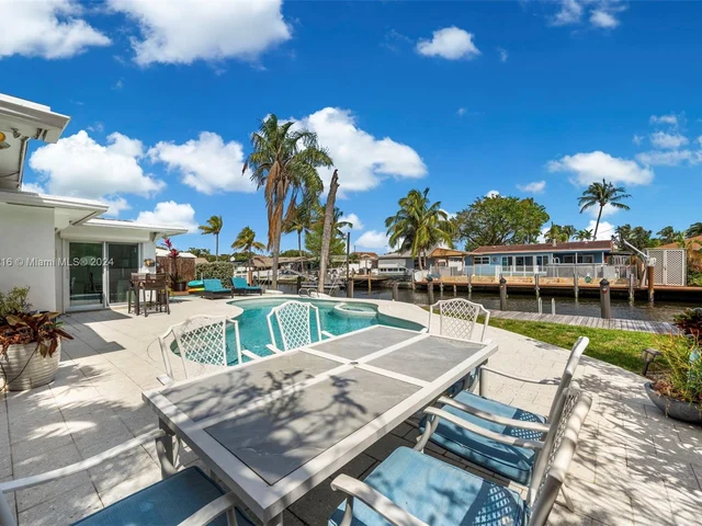 806 Argonaut Is, Dania Beach FL 33004