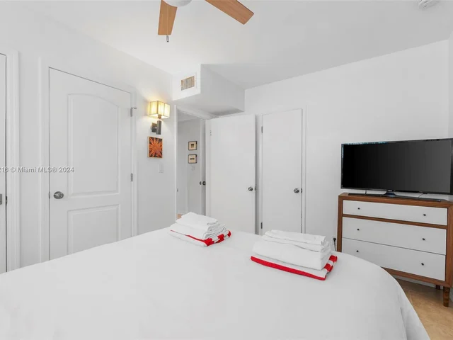 806 Argonaut Is, Dania Beach FL 33004