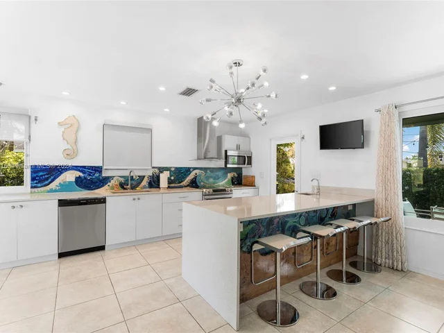 806 Argonaut Is, Dania Beach FL 33004