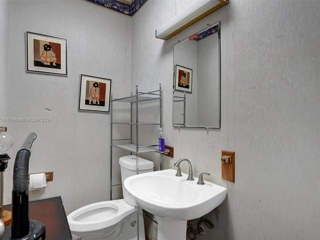 2441 Bayview Dr, Fort Lauderdale FL 33305