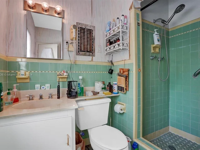 2441 Bayview Dr, Fort Lauderdale FL 33305