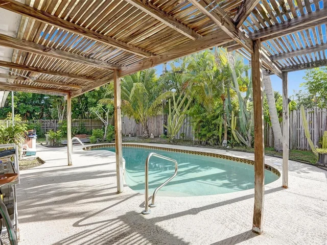 2441 Bayview Dr, Fort Lauderdale FL 33305