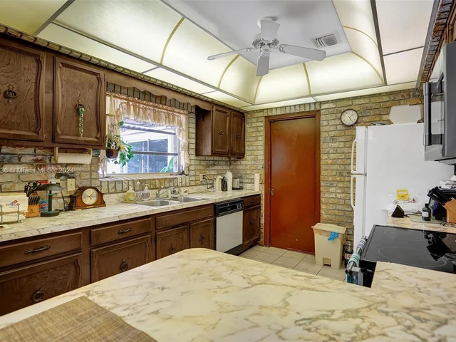 2441 Bayview Dr, Fort Lauderdale FL 33305