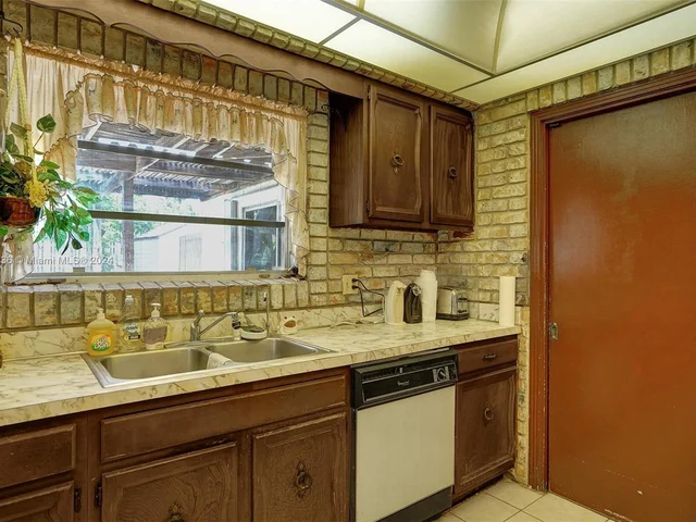 2441 Bayview Dr, Fort Lauderdale FL 33305