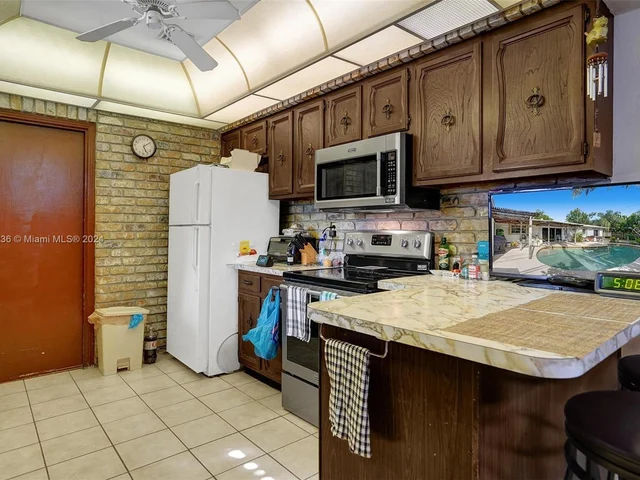 2441 Bayview Dr, Fort Lauderdale FL 33305