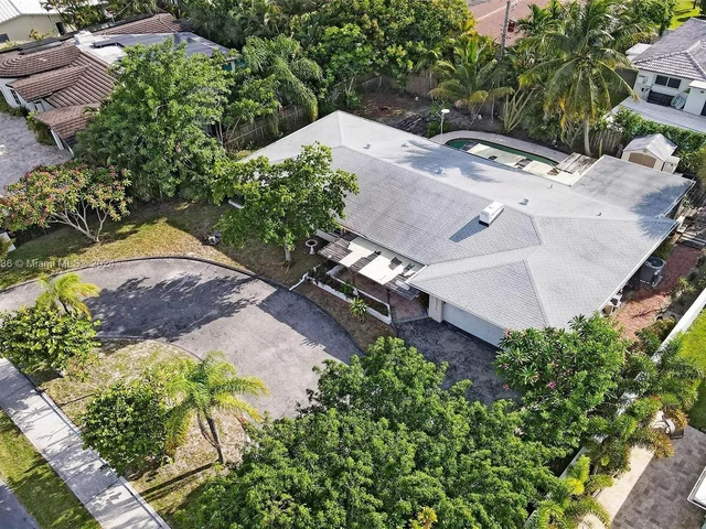 2441 Bayview Dr, Fort Lauderdale FL 33305