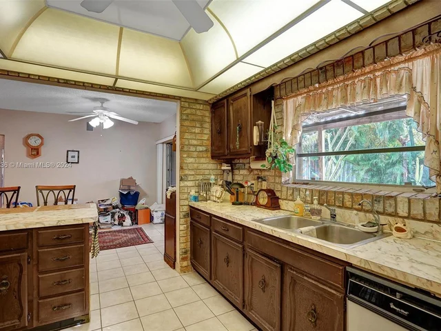 2441 Bayview Dr, Fort Lauderdale FL 33305