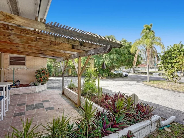 2441 Bayview Dr, Fort Lauderdale FL 33305