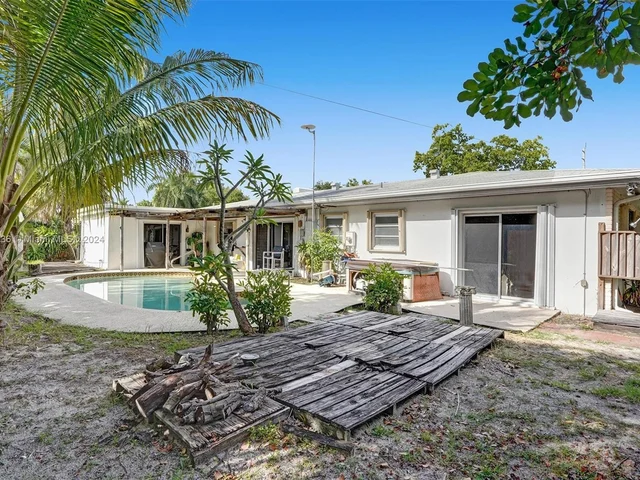 2441 Bayview Dr, Fort Lauderdale FL 33305