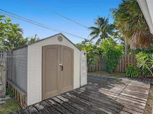 2441 Bayview Dr, Fort Lauderdale FL 33305