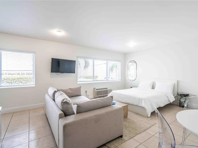 6971 Carlyle Ave # 102, Miami Beach FL 33141