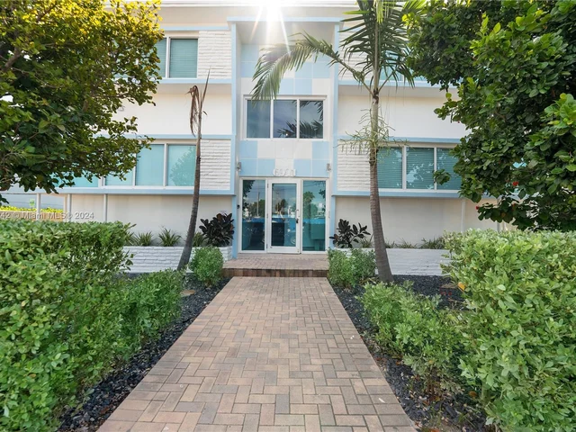 6971 Carlyle Ave # 102, Miami Beach FL 33141