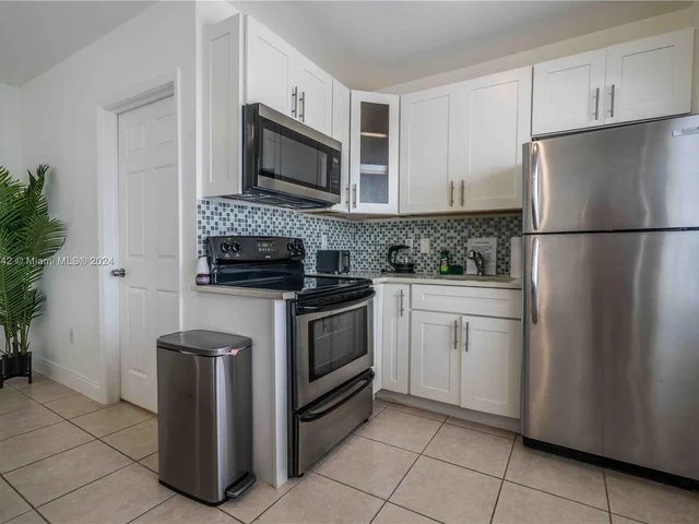 6971 Carlyle Ave # 102, Miami Beach FL 33141