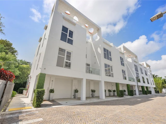 455 NE 39th St # 101, Miami FL 33137