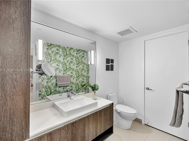 455 NE 39th St # 101, Miami FL 33137