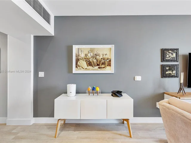 455 NE 39th St # 101, Miami FL 33137