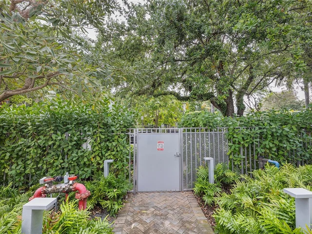 455 NE 39th St # 101, Miami FL 33137