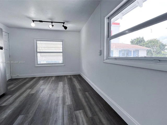 225 NE 56th St # 4, Miami FL 33137