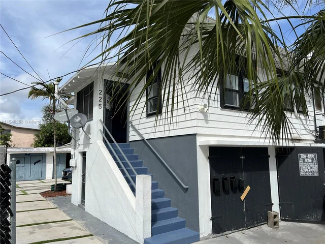 225 NE 56th St # 4, Miami FL 33137