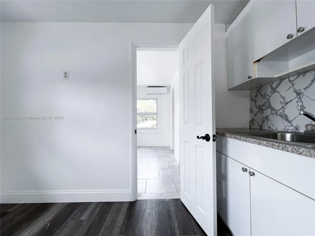 225 NE 56th St # 4, Miami FL 33137