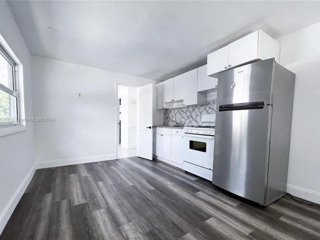 225 NE 56th St # 4, Miami FL 33137