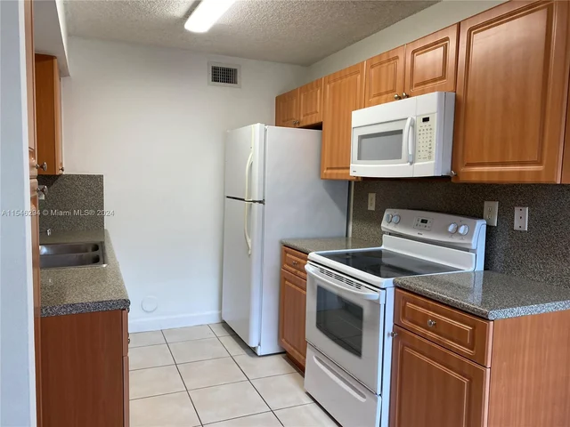 4879 NW 97th PL # 336, Doral FL 33178