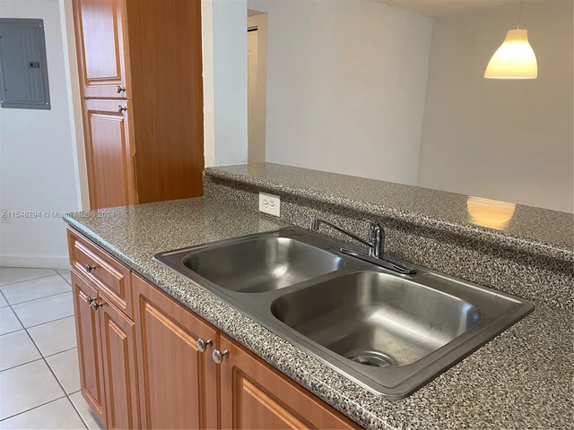 4879 NW 97th PL # 336, Doral FL 33178