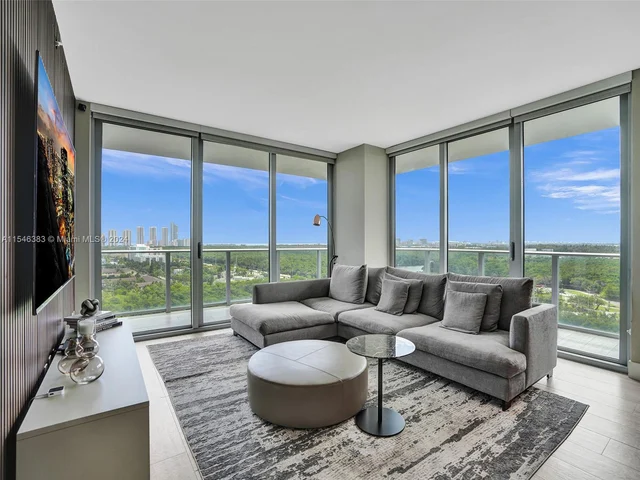 16385 Biscayne Blvd, North Miami Beach FL 33160