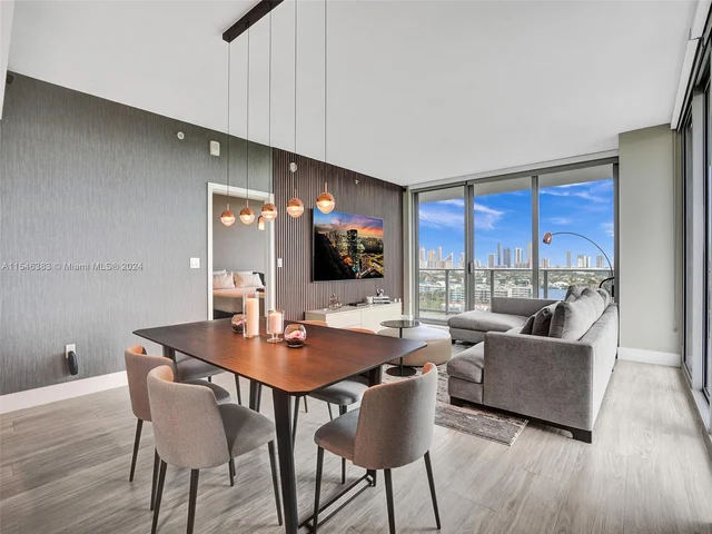 16385 Biscayne Blvd, North Miami Beach FL 33160