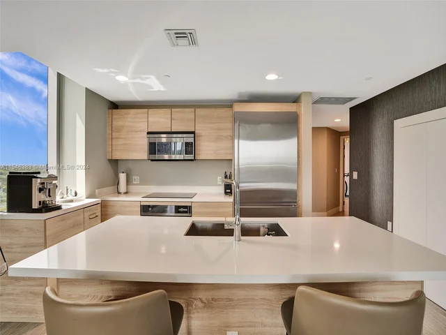 16385 Biscayne Blvd, North Miami Beach FL 33160