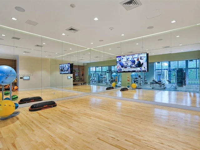 16385 Biscayne Blvd, North Miami Beach FL 33160