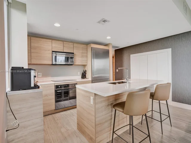 16385 Biscayne Blvd, North Miami Beach FL 33160