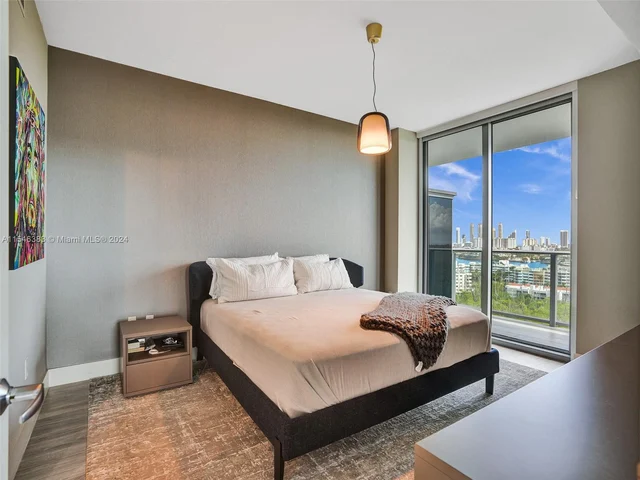 16385 Biscayne Blvd, North Miami Beach FL 33160