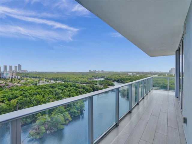 16385 Biscayne Blvd, North Miami Beach FL 33160