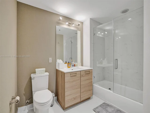 16385 Biscayne Blvd, North Miami Beach FL 33160