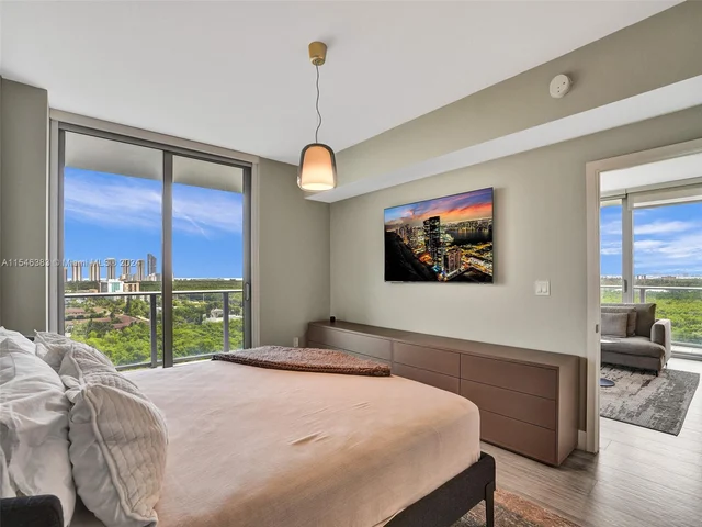 16385 Biscayne Blvd, North Miami Beach FL 33160