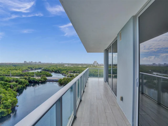 16385 Biscayne Blvd, North Miami Beach FL 33160