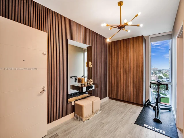 16385 Biscayne Blvd, North Miami Beach FL 33160