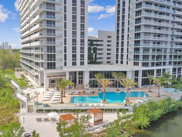 16385 Biscayne Blvd, North Miami Beach FL 33160