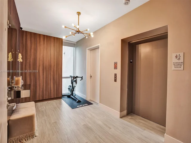 16385 Biscayne Blvd, North Miami Beach FL 33160