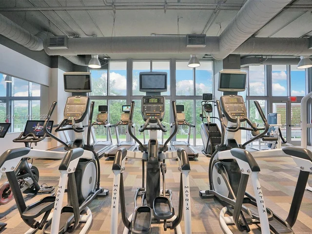 16385 Biscayne Blvd, North Miami Beach FL 33160