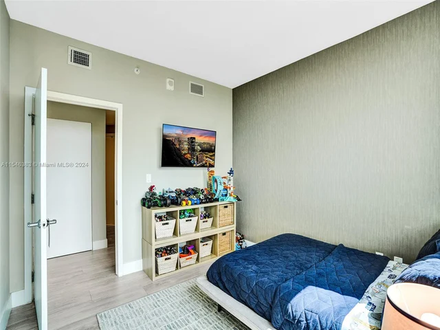 16385 Biscayne Blvd, North Miami Beach FL 33160