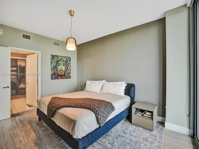 16385 Biscayne Blvd, North Miami Beach FL 33160