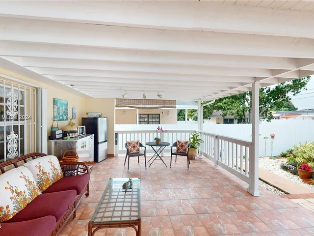 233 W 39th Pl, Hialeah FL 33012