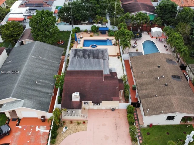 233 W 39th Pl, Hialeah FL 33012