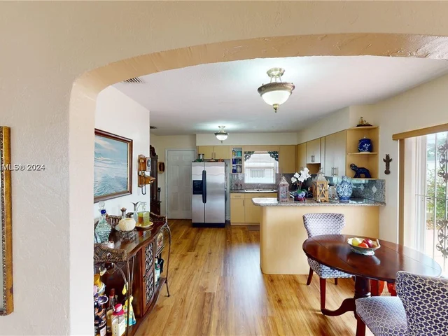 233 W 39th Pl, Hialeah FL 33012