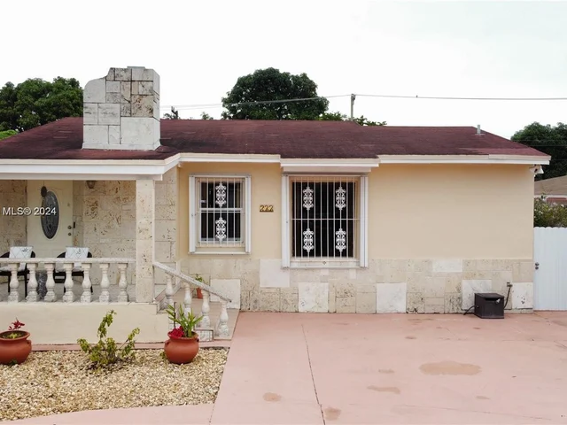 233 W 39th Pl, Hialeah FL 33012