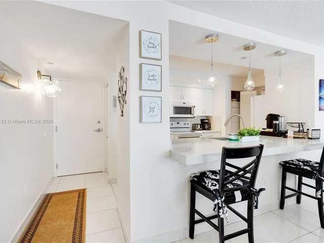 6917 Collins Ave # 807, Miami Beach FL 33141